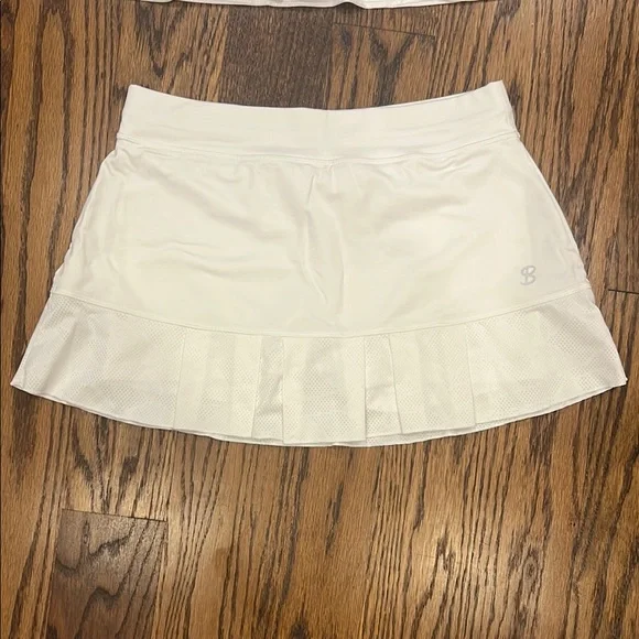 White Tennis Skirt Set for Women - Picture 2 of 10